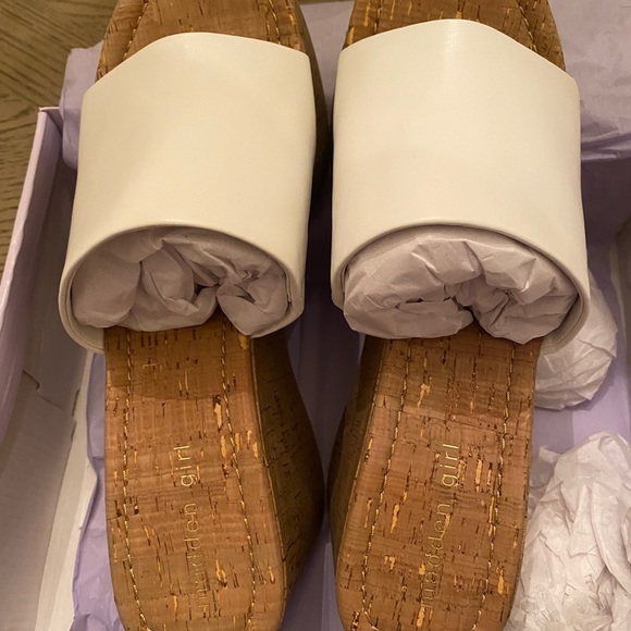 Madden Girls Zaharra White Platform Wedge Sandals - Picture 5 of 8